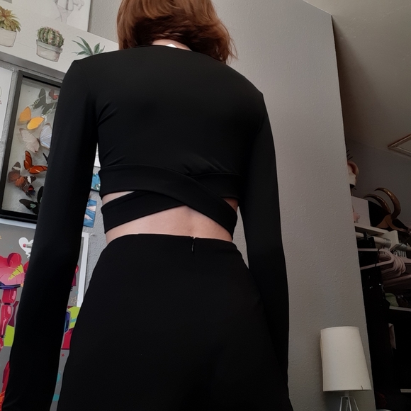 Goth long sleeve criss cross crop top - Picture 4 of 4